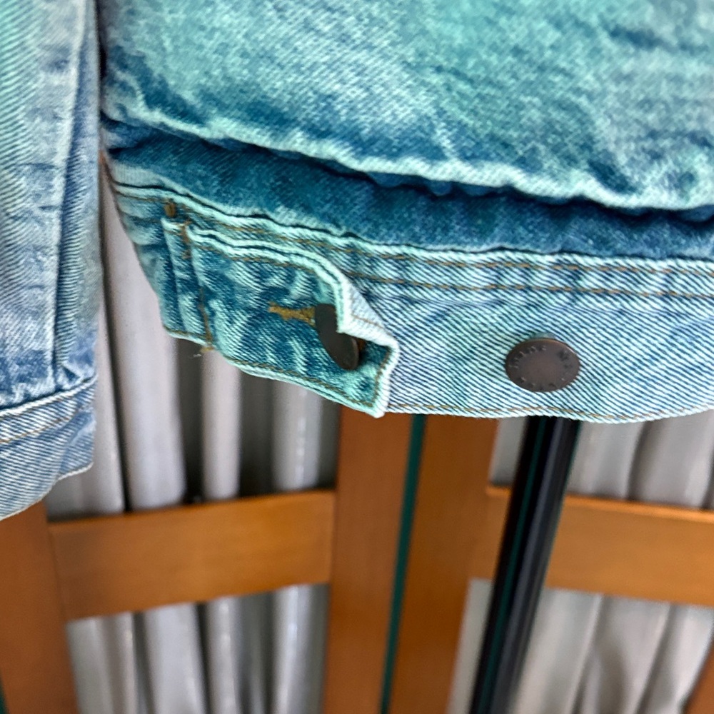 Malibleu Jeans Classic Light Blue Distressed Jean Jacket - Picture 15 of 16